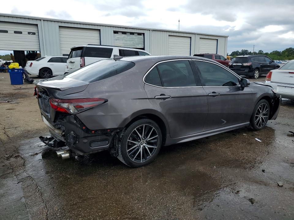 Снимка 3 от търг – 2021 TOYOTA CAMRY с VIN 4T1G11AK7MU611414