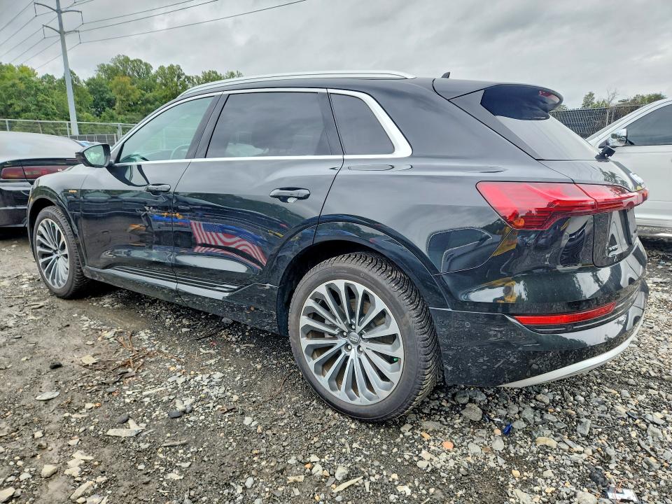 Фото 2 с аукциона – 2019 AUDI E-TRON с VIN WA1VAAGE9KB025085
