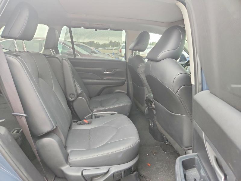 Снимка 11 от търг – 2024 TOYOTA GRAND HIGHLANDER HYBRID с VIN 5TDACAB50RS004313