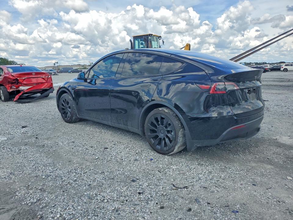 Снимка 2 от търг – 2021 TESLA MODEL Y с VIN 5YJYGDEE4MF174364