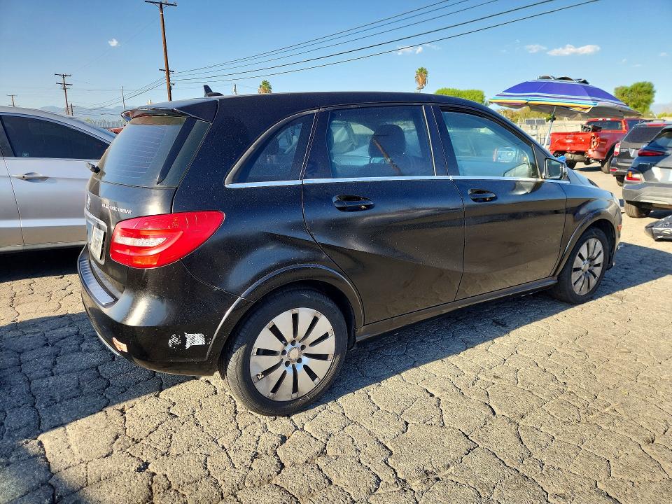 Zdjęcie 3 z aukcji – 2014 MERCEDES-BENZ B z VIN WDDVP9AB4EJ004081