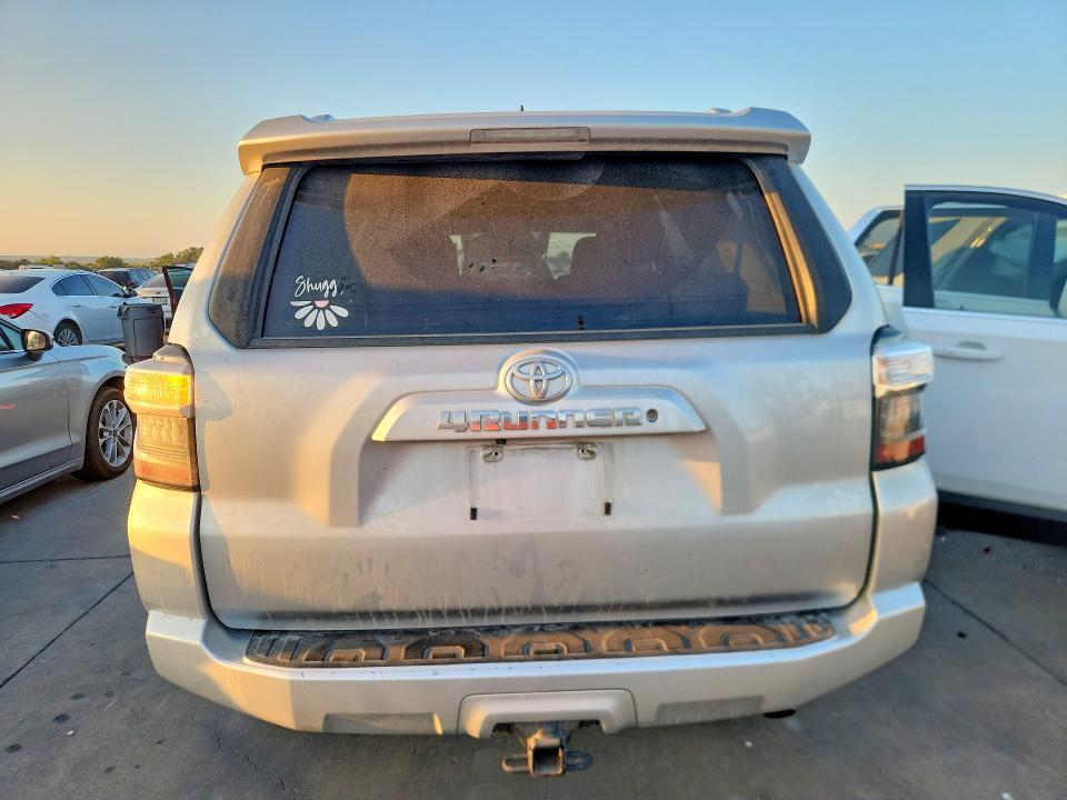 Photo 6 from auction – 2014 TOYOTA 4RUNNER with VIN JTEZU5JRXE5077020