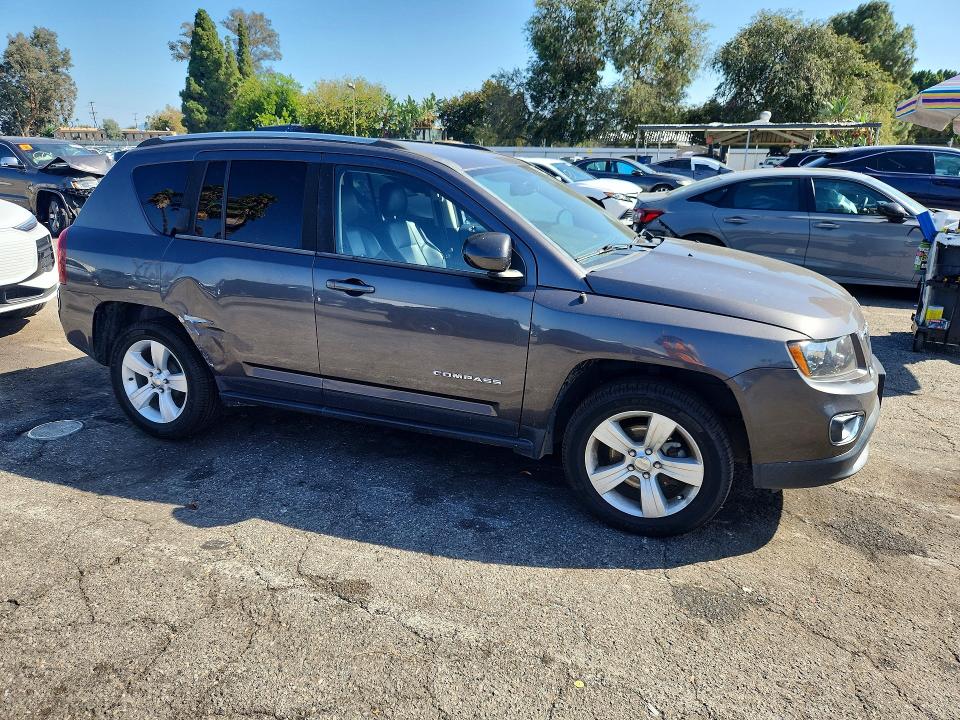 Foto 4 de la subasta – 2015 JEEP COMPASS con VIN 1C4NJCEA3FD149851