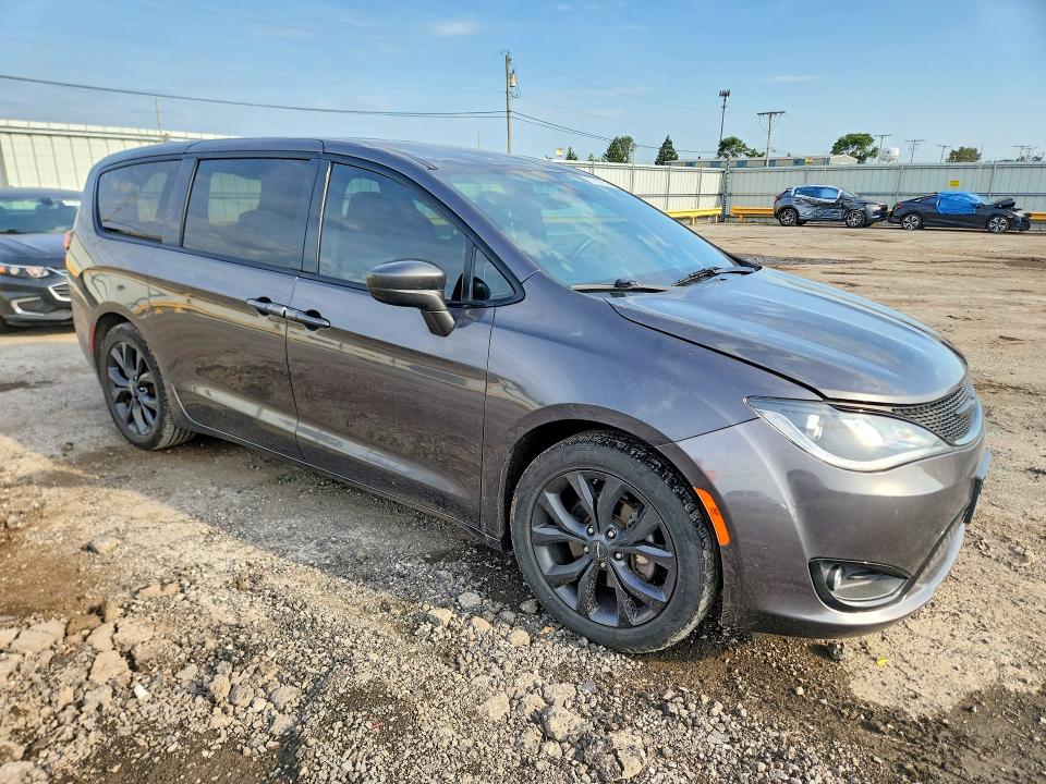 Photo 4 from auction – 2020 CHRYSLER PACIFICA with VIN 2C4RC1FG6LR269736