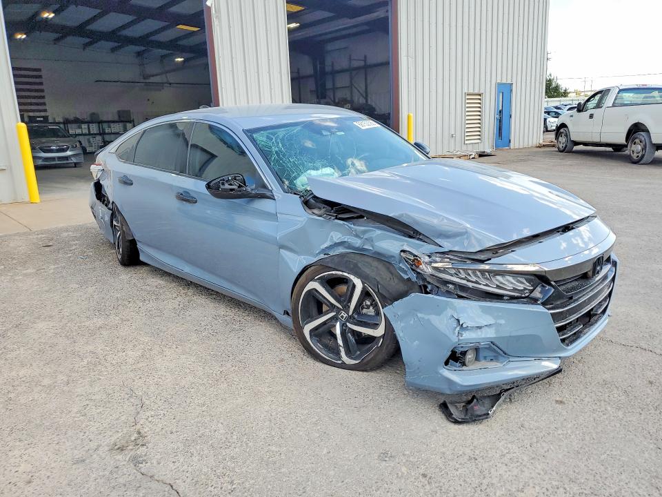 Снимка 4 от търг – 2022 HONDA ACCORD с VIN 1HGCV1F46NA034378