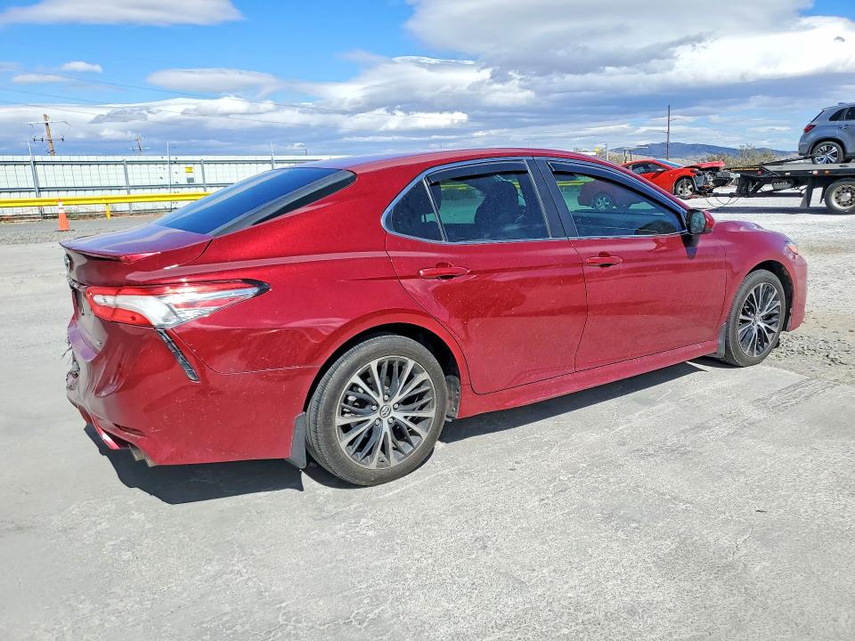 Photo 3 from auction – 2018 TOYOTA CAMRY with VIN 4T1B11HK8JU659502