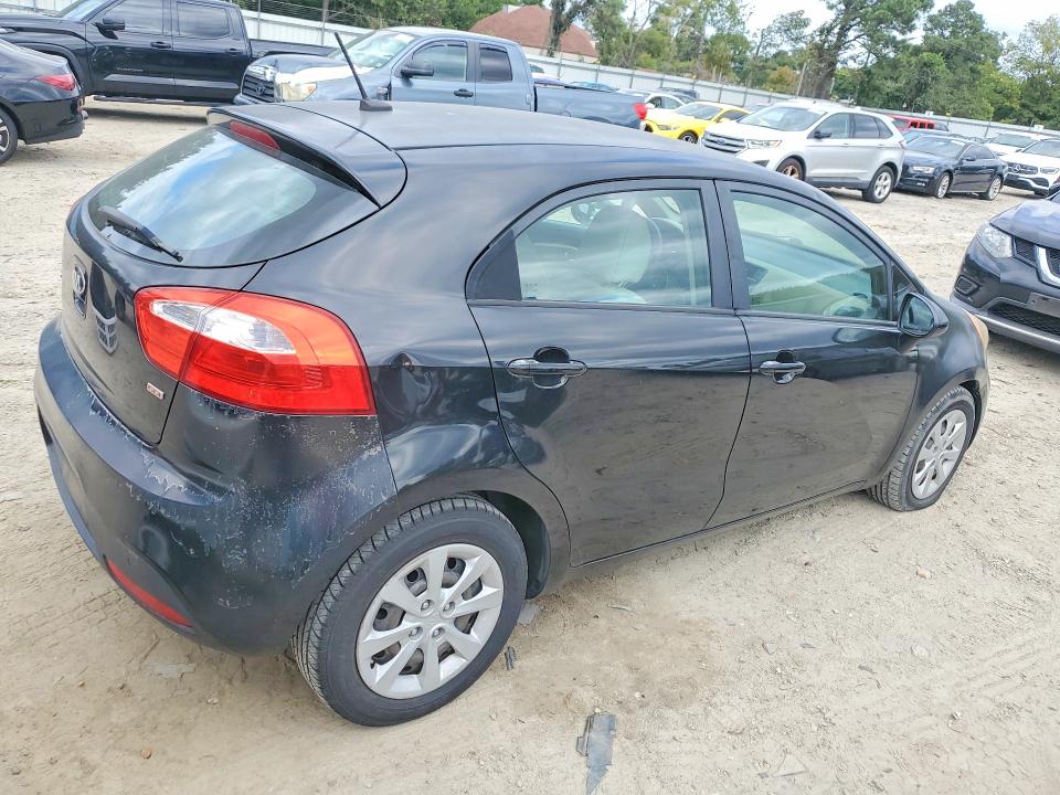 Foto 3 de la subasta – 2013 KIA RIO con VIN KNADM5A31D6167852