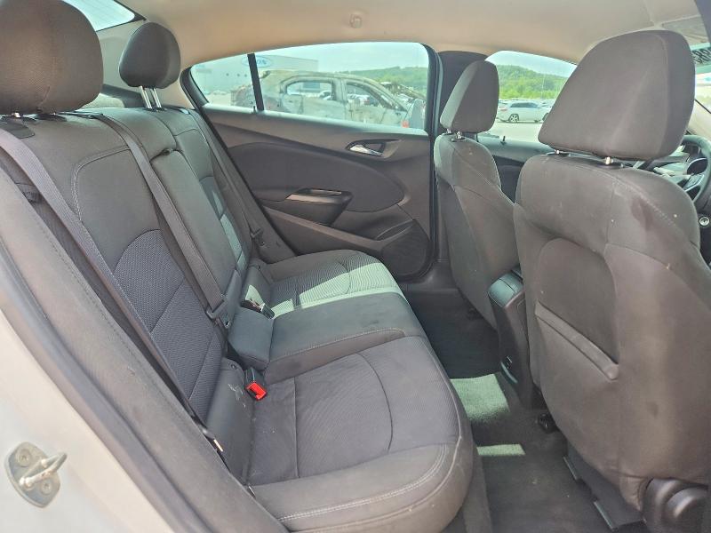 Photo 10 from auction – 2018 CHEVROLET CRUZE with VIN 1G1BE5SM2J7104384