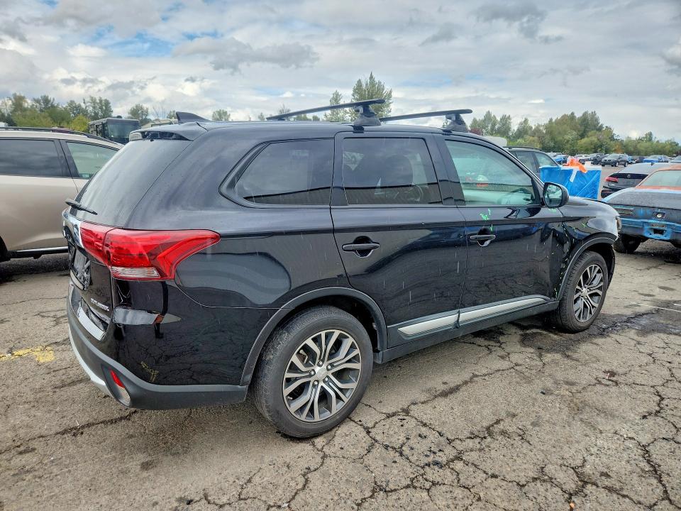 Photo 3 from auction – 2017 MITSUBISHI OUTLANDER with VIN JA4AD2A36HZ017593