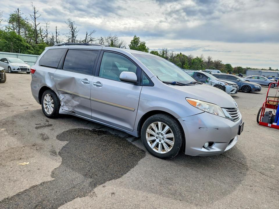 Photo 4 from auction – 2015 TOYOTA SIENNA with VIN 5TDDK3DC0FS112692