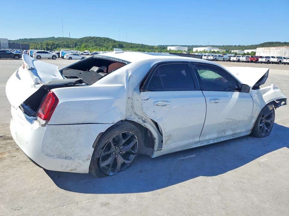 Фото 3 с аукциона – 2022 CHRYSLER 300 с VIN 2C3CCABTXNH121143