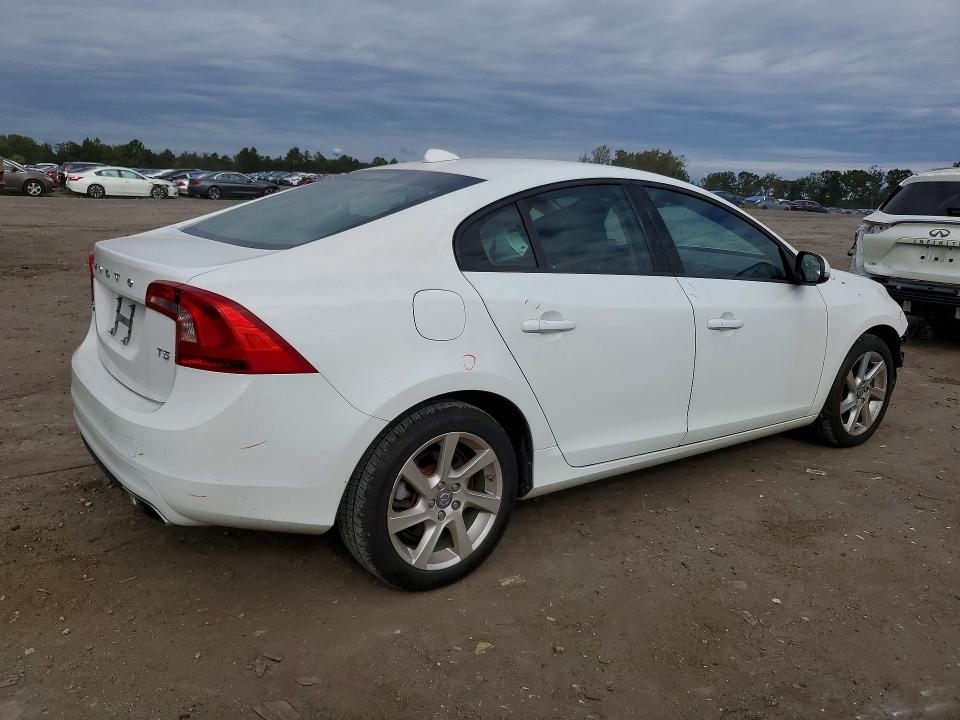 صورة رقم 3 من المزاد - 2015 VOLVO S60 مع VIN YV126MFJ7F1343058
