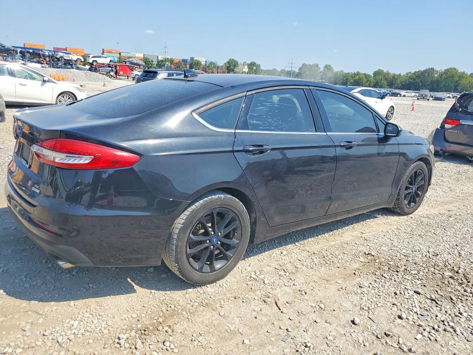 Photo 3 from auction – 2019 FORD FUSION with VIN 3FA6P0HD4KR165944