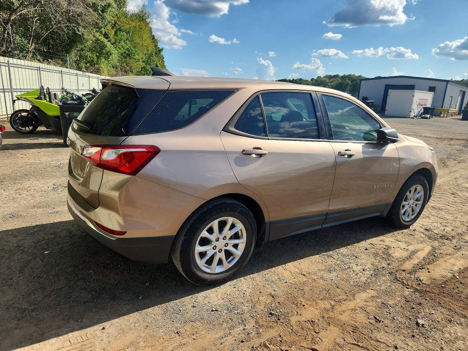 Photo 3 from auction – 2018 CHEVROLET EQUINOX with VIN 2GNAXHEV9J6335695