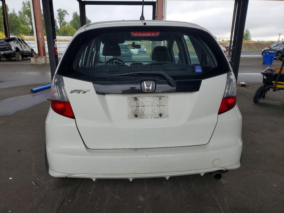 Photo 6 from auction – 2013 HONDA FIT with VIN JHMGE8H37DC078131
