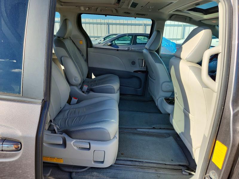 Снимка 11 от търг – 2011 TOYOTA SIENNA с VIN 5TDDK3DC8BS007537