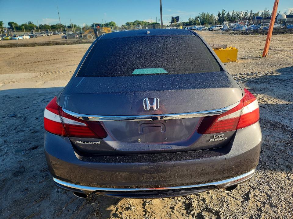 Снимка 6 от търг – 2017 HONDA ACCORD с VIN 1HGCR3F81HA022307