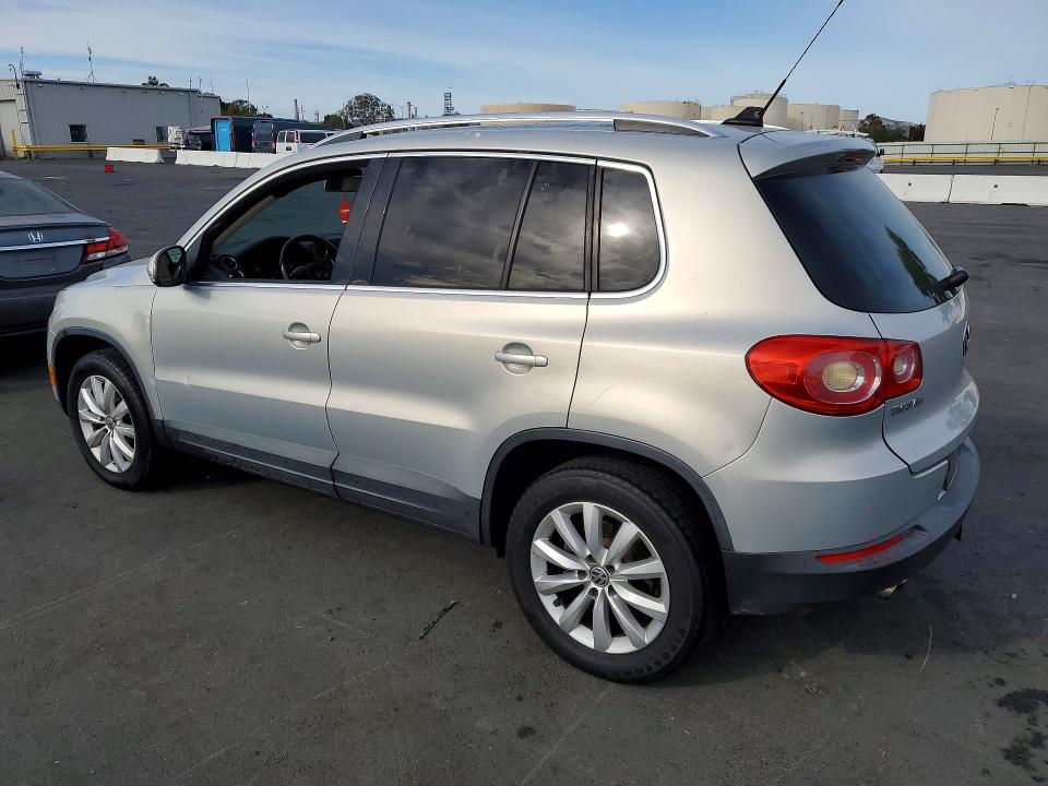 Photo 2 from auction – 2011 VOLKSWAGEN TIGUAN with VIN WVGBV7AX9BW538531