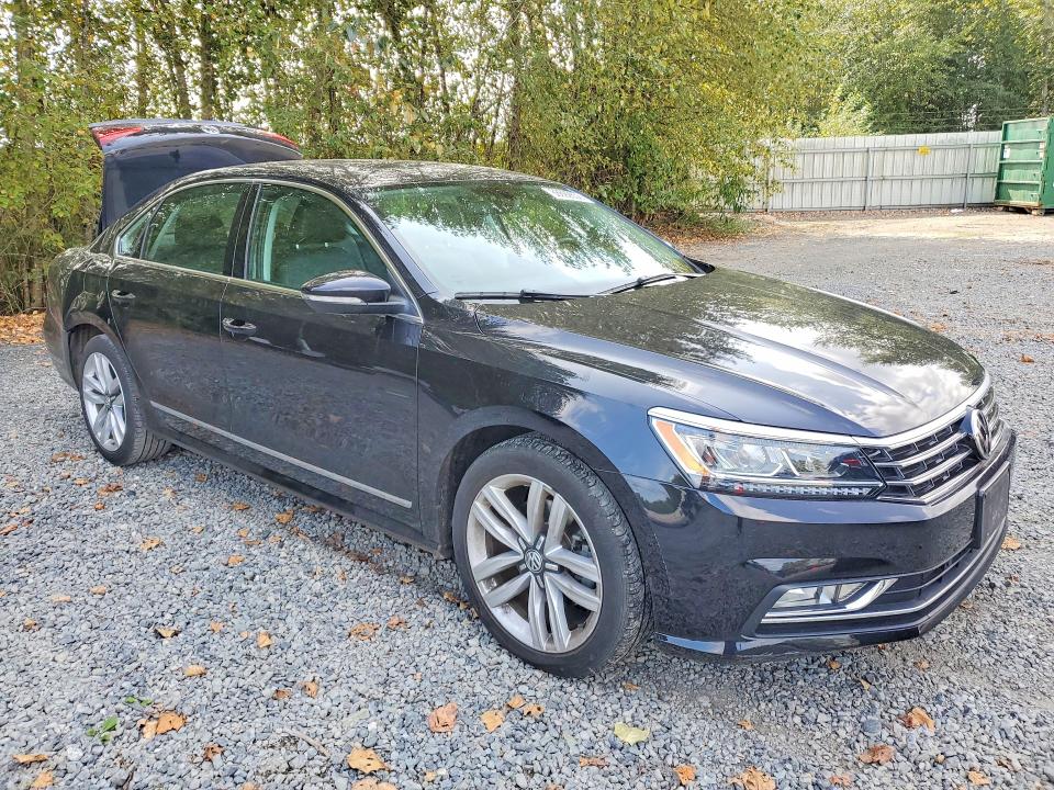 Photo 4 from auction – 2017 VOLKSWAGEN PASSAT with VIN 1VWGT7A36HC067698