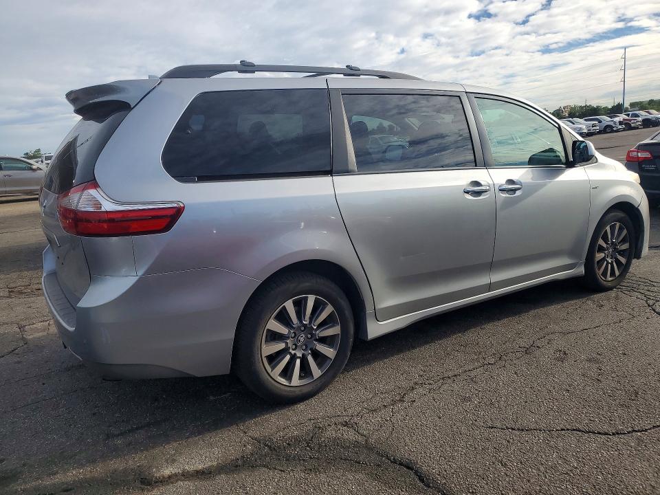 Foto 3 de la subasta – 2018 TOYOTA SIENNA con VIN 5TDDZ3DC8JS193073