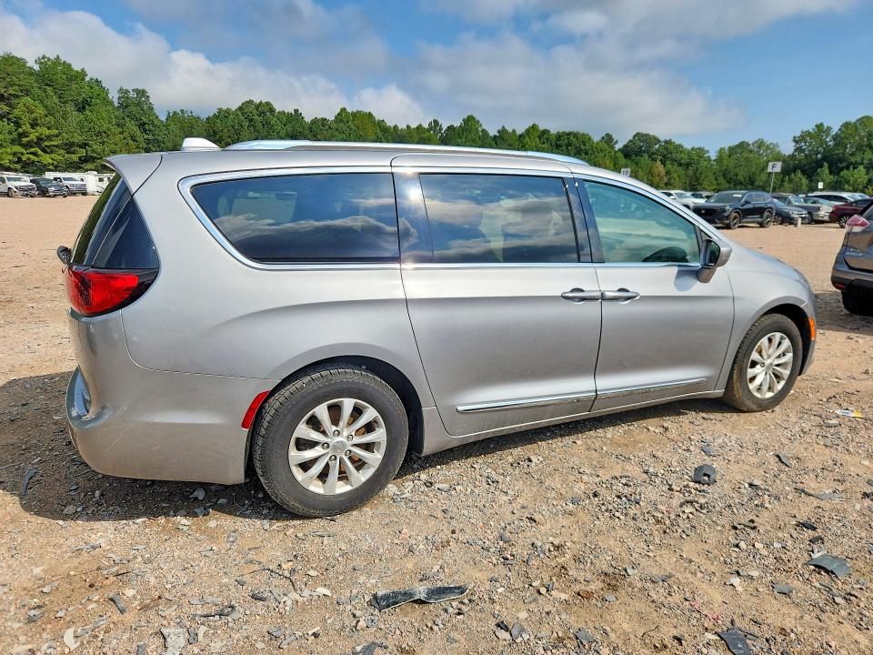 Photo 3 from auction – 2019 CHRYSLER PACIFICA with VIN 2C4RC1BG2KR626740