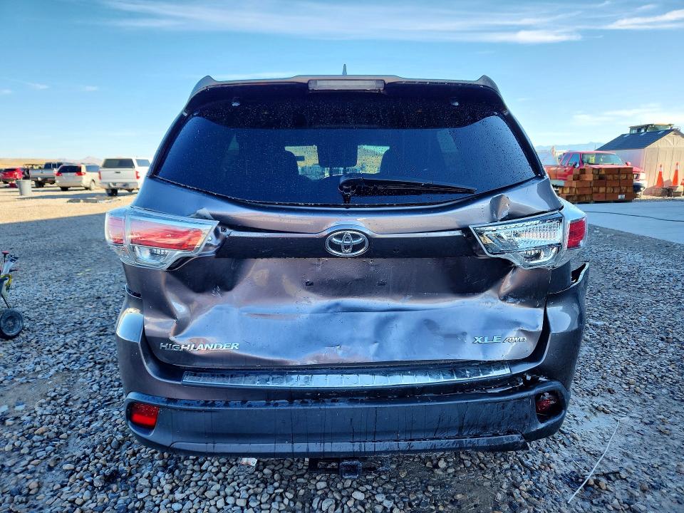 Photo 6 from auction – 2015 TOYOTA HIGHLANDER with VIN 5TDJKRFH6FS194099