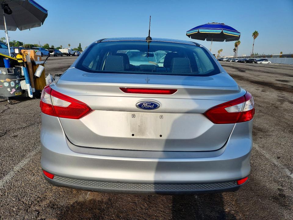 Foto 6 de la subasta – 2014 FORD FOCUS con VIN 1FADP3F29EL271867