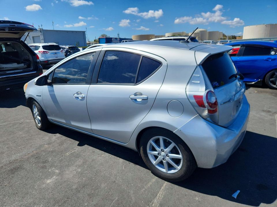 Photo 2 from auction – 2014 TOYOTA PRIUS C with VIN JTDKDTB37E1062311
