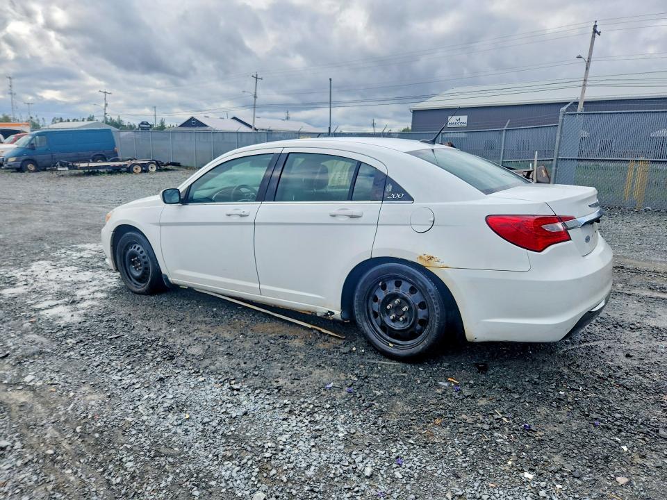 Photo 2 from auction – 2014 CHRYSLER 200 with VIN 1C3CCBAB2EN231917
