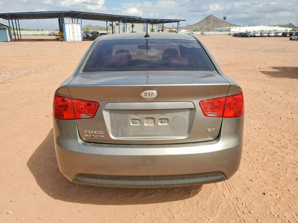 Zdjęcie 6 z aukcji – 2010 KIA FORTE z VIN KNAFU4A24A5162897