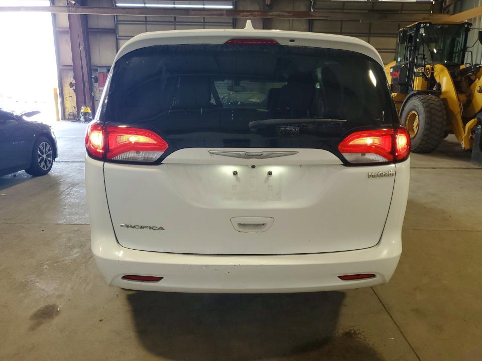 Photo 6 from auction – 2017 CHRYSLER PACIFICA with VIN 2C4RC1DG6HR508213