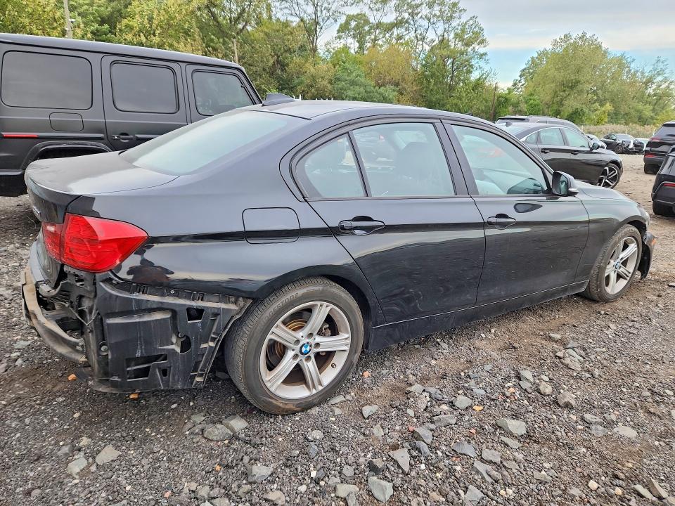 صورة رقم 3 من المزاد - 2014 BMW 320 مع VIN WBA3B1G5XENS77745