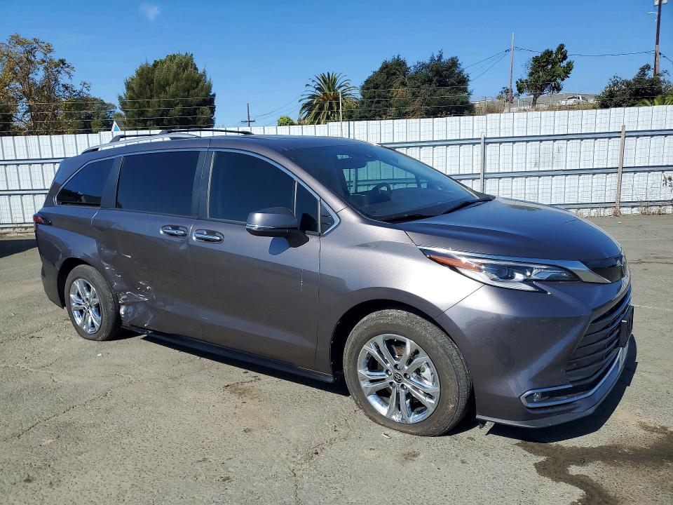 Снимка 4 от търг – 2022 TOYOTA SIENNA с VIN 5TDESKFC7NS068359