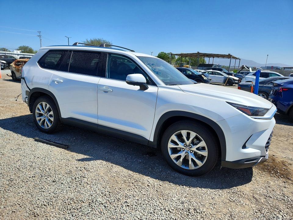 Photo 4 from auction – 2024 TOYOTA GRAND HIGHLANDER HYBRID with VIN 5TDACAB55RS010544