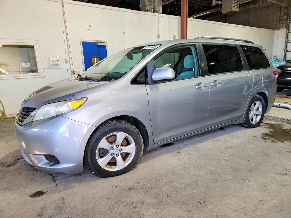 TOYOTA SIENNA 2011 con VIN 5TDKK3DC6BS124105 - Foto de la subasta