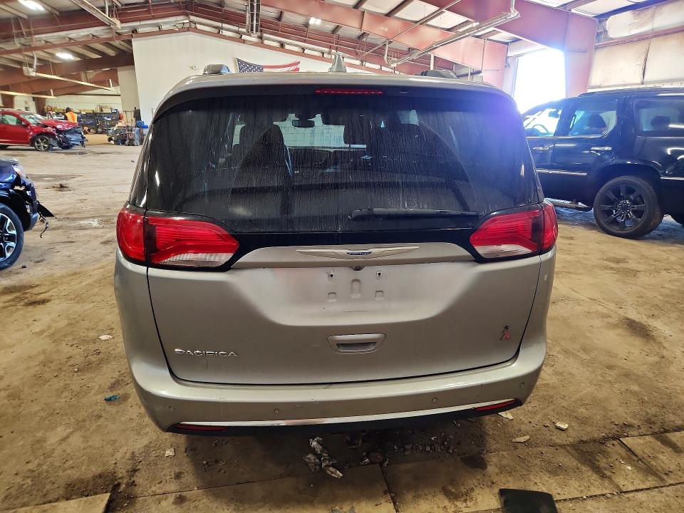 Photo 6 from auction – 2018 CHRYSLER PACIFICA with VIN 2C4RC1BGXJR270181
