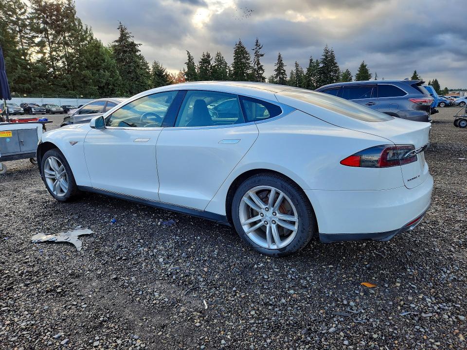 Фото 2 с аукциона – 2013 TESLA MODEL S с VIN 5YJSA1CN2DFP05876