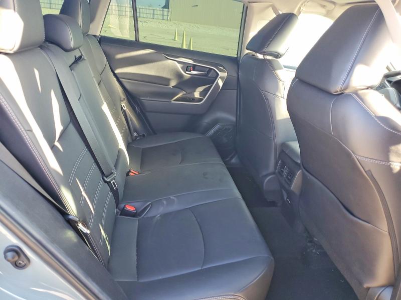 Photo 11 from auction – 2021 TOYOTA RAV4 with VIN 2T3C1RFV8MW165958