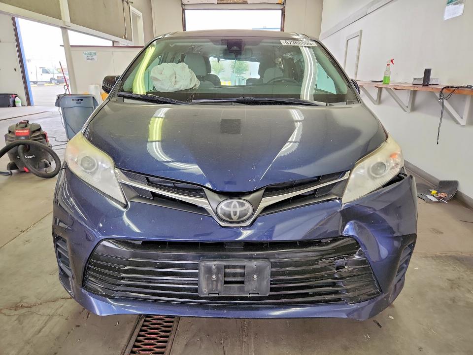 Photo 5 from auction – 2018 TOYOTA SIENNA with VIN 5TDKZ3DC1JS923607