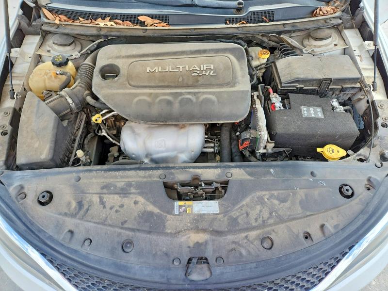 Фото 11 с аукциона – 2015 CHRYSLER 200 с VIN 1C3CCCAB3FN652908