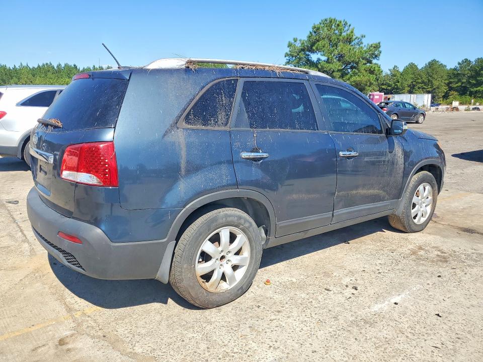 Photo 3 from auction – 2011 KIA SORENTO with VIN 5XYKT3A10BG023087