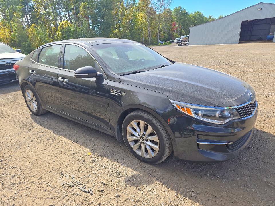 Photo 4 from auction – 2017 KIA OPTIMA with VIN 5XXGU4L35HG174382