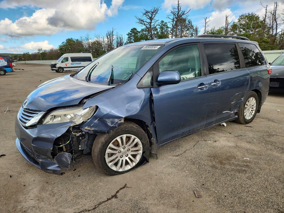 TOYOTA SIENNA 2017 with VIN 5TDYZ3DC5HS884623 - Photo from auction