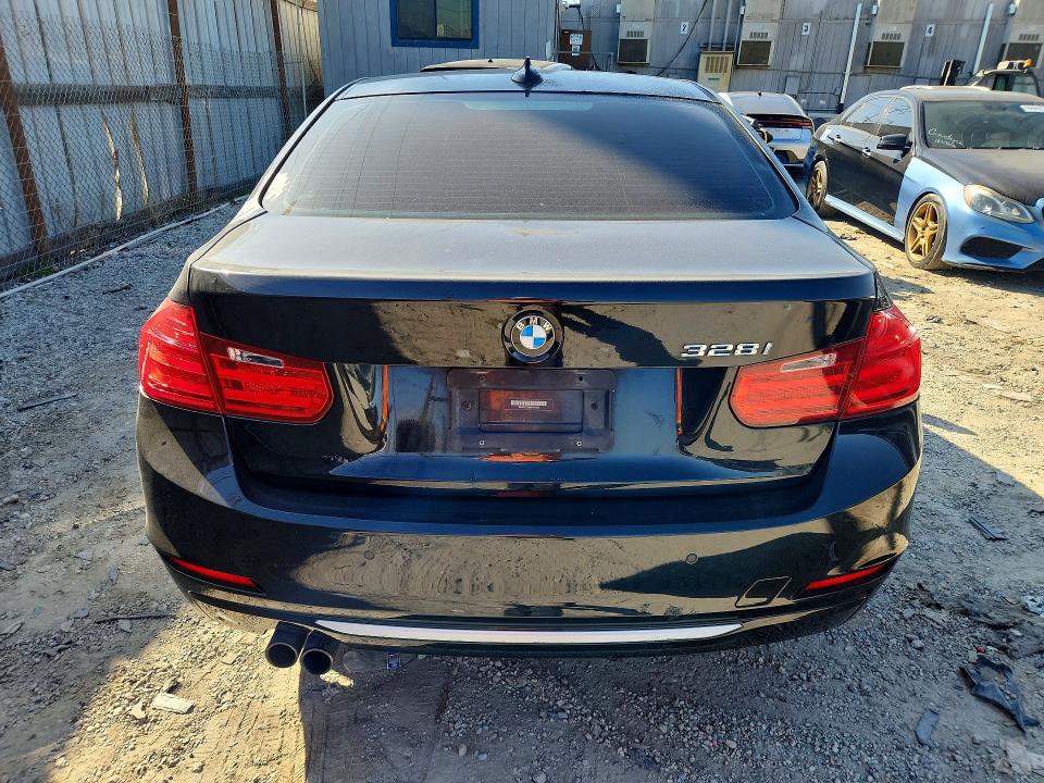 Photo 6 from auction – 2012 BMW 328 with VIN WBA3C1C59CF431372