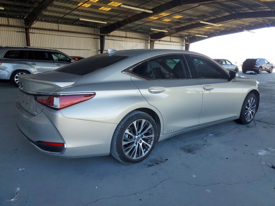 Photo 3 from auction – 2019 LEXUS ES with VIN JTHB21B12K2023574