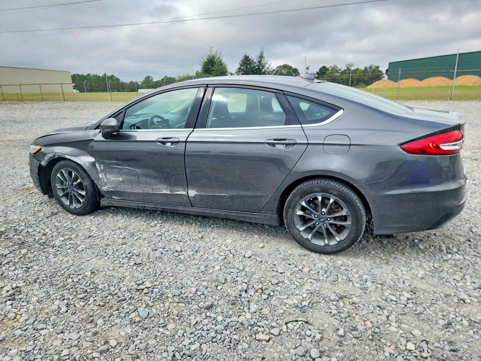 Снимка 2 от търг – 2019 FORD FUSION с VIN 3FA6P0LU8KR242452