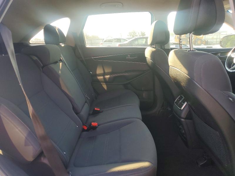 Foto 11 de la subasta – 2016 KIA SORENTO con VIN 5XYPG4A3XGG054498