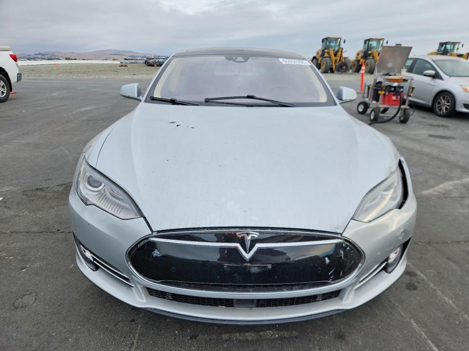 Снимка 5 от търг – 2014 TESLA MODEL S с VIN 5YJSA1S11EFP49478