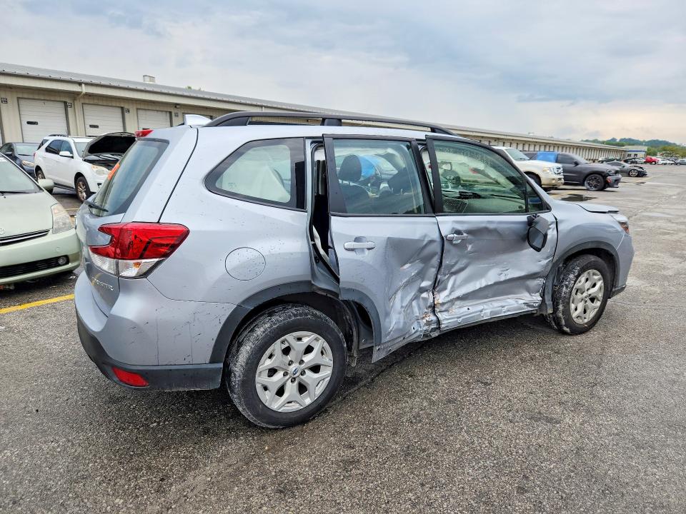Foto 3 de la subasta – 2021 SUBARU FORESTER con VIN JF2SKADC2MH463862