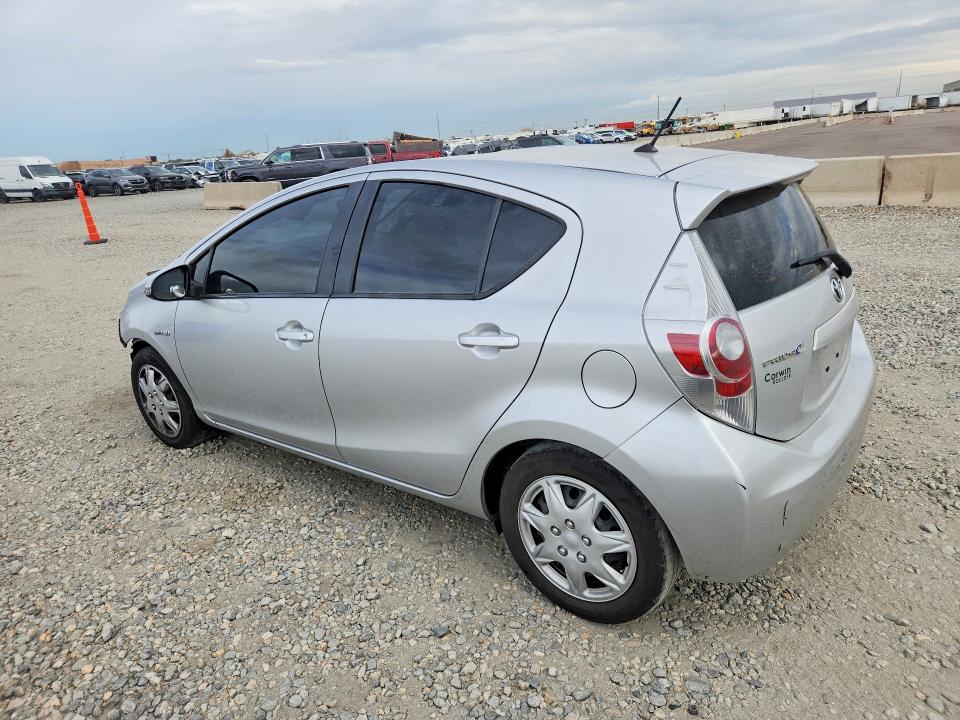 Снимка 2 от търг – 2013 TOYOTA PRIUS C с VIN JTDKDTB3XD1545709